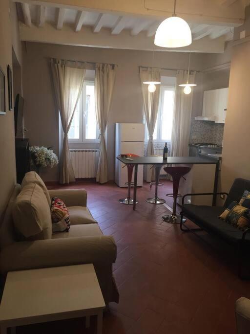 Living In Centro Storico Apartment Firenze Bagian luar foto
